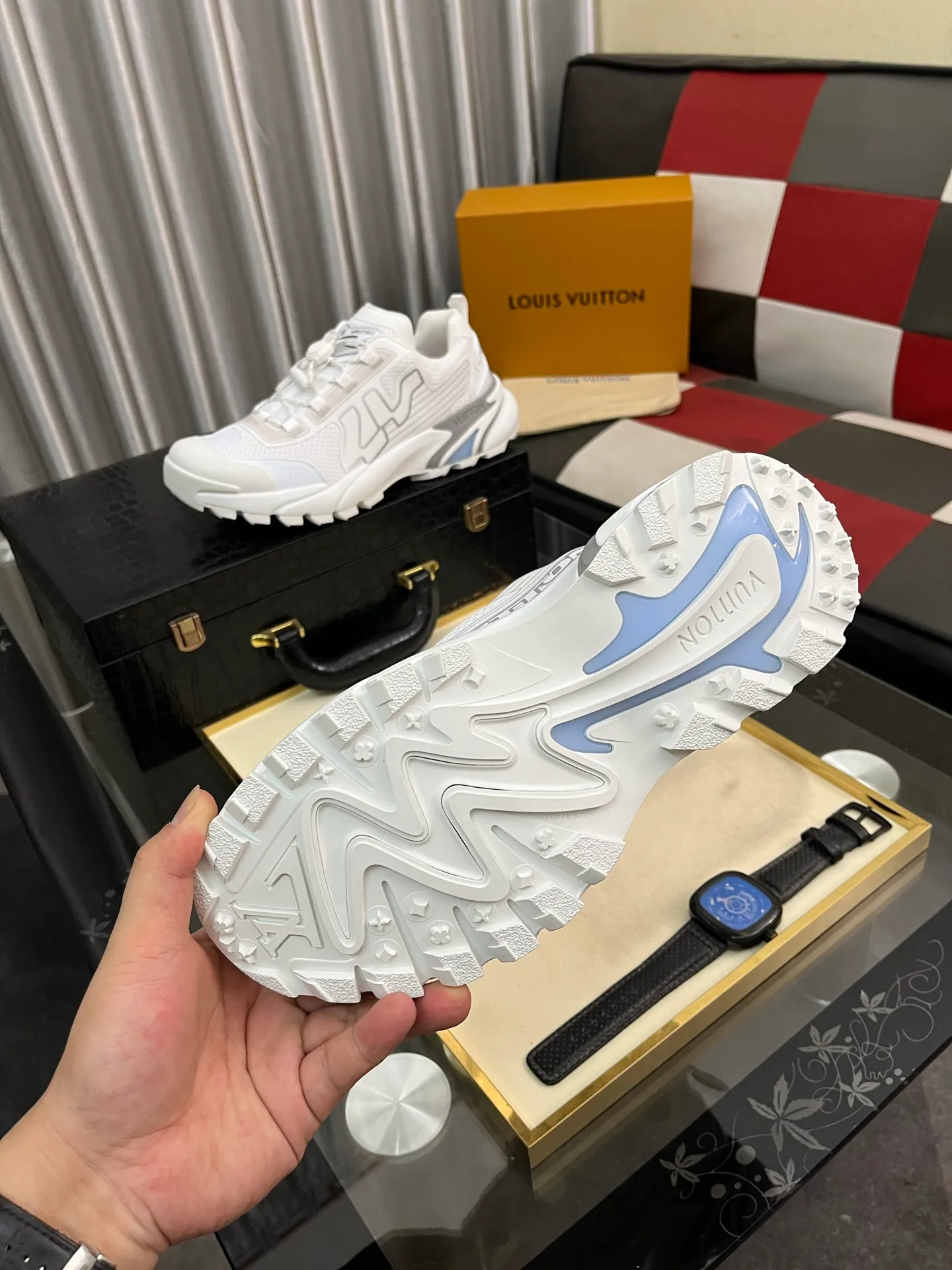 Men's shoes 💰780⌚️⌚️Top version [LOUIS VUITTON] Couple 🧑‍🤝‍🧑 Craftsman style Counter series (original order) New style 🍀LV Louis Vuitton - Top version LV classic high-top trendy shoes! Made of imported original craft calfskin, original breathable lining, and original wear-resistant, lightweight, high-end TPU outsole! High quality products! Code number: 36-457️⃣Colors available